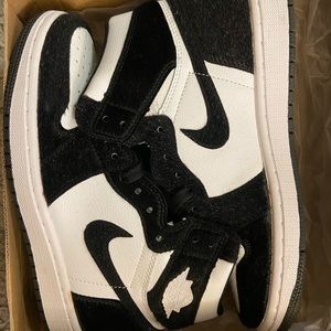 Black and White Air Force 1 Women’s Size 8